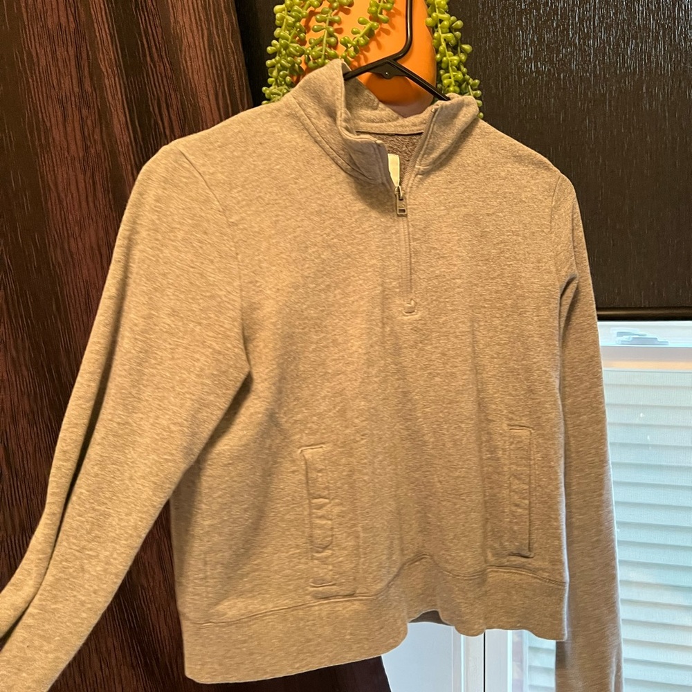 Cropped holister Crewneck